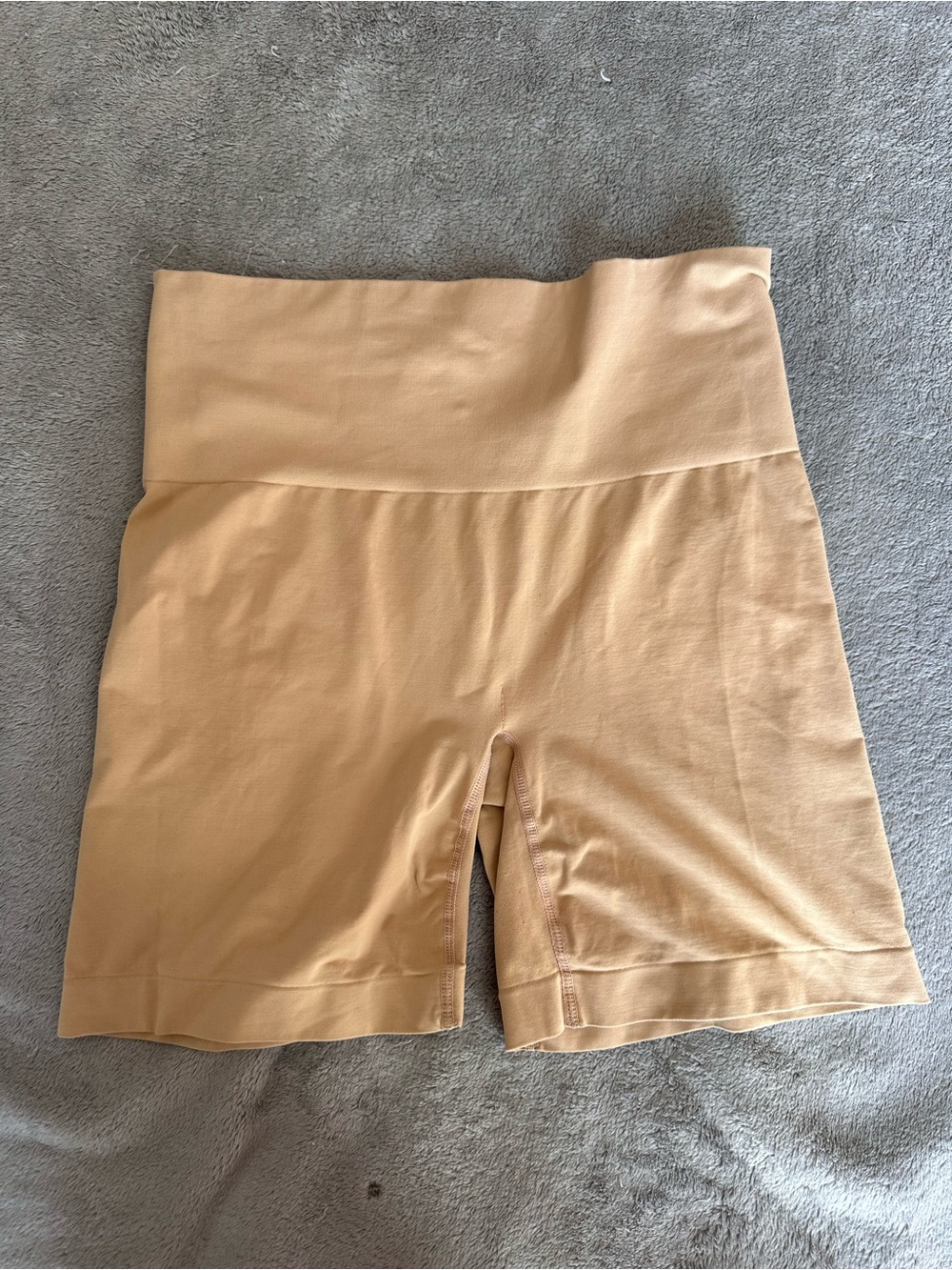 Skims seamless sculpt short large